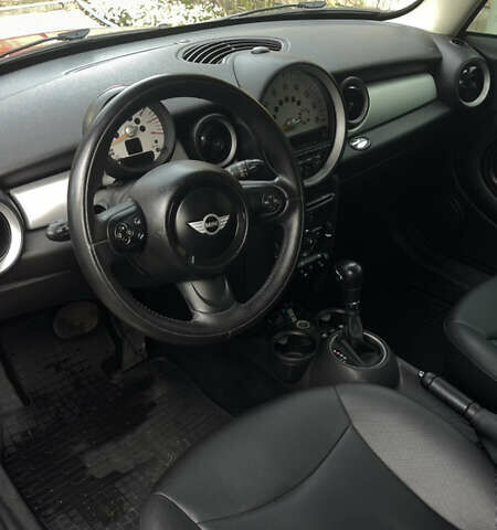 Мини Купер 2013 в Черновцах на Automoto.ua Красный Мини Купер, объемом двигателя 1.6 л и пробегом 137 тыс. км за 11500 $, фото 4 на Automoto.ua