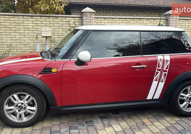 Мини Купер 2013 в Черновцах на Automoto.ua Красный Мини Купер, объемом двигателя 1.6 л и пробегом 137 тыс. км за 11500 $, фото 3 на Automoto.ua