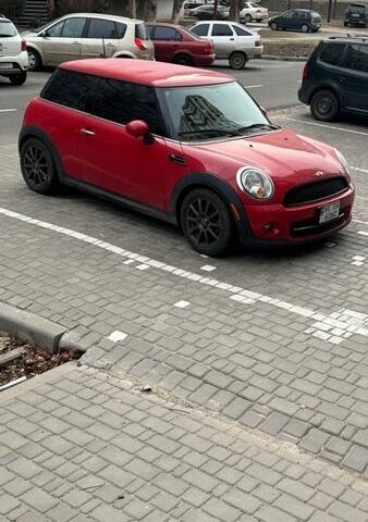 Червоний Міні Cooper, об'ємом двигуна 1.6 л та пробігом 144 тис. км за 8300 $, фото 1 на Automoto.ua