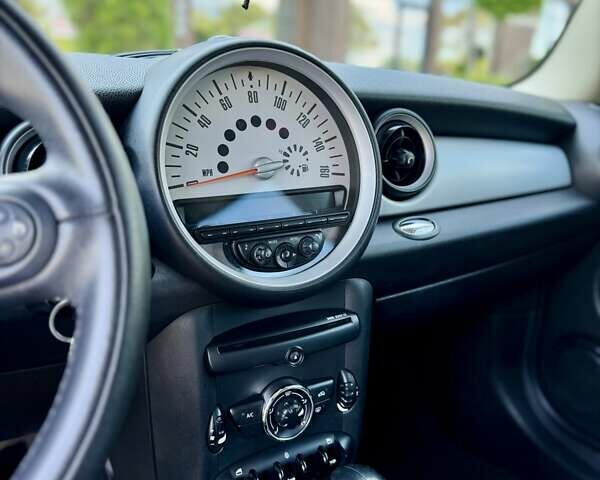Червоний Міні Cooper, об'ємом двигуна 1.6 л та пробігом 138 тис. км за 8500 $, фото 26 на Automoto.ua