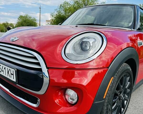 Червоний Міні Cooper, об'ємом двигуна 1.5 л та пробігом 144 тис. км за 11800 $, фото 1 на Automoto.ua