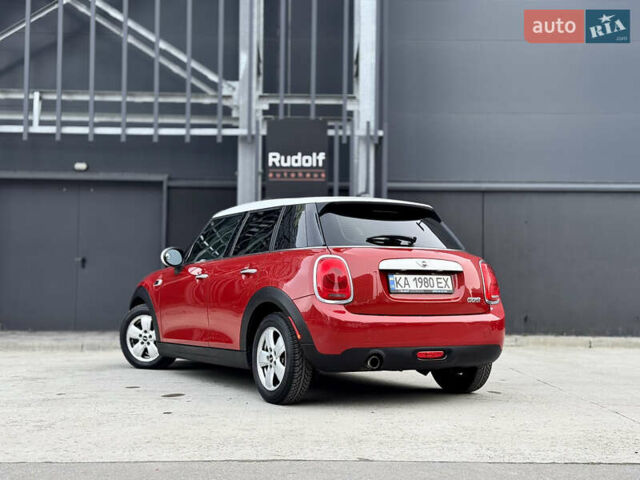 Червоний Міні Cooper, об'ємом двигуна 1.5 л та пробігом 115 тис. км за 11800 $, фото 1 на Automoto.ua