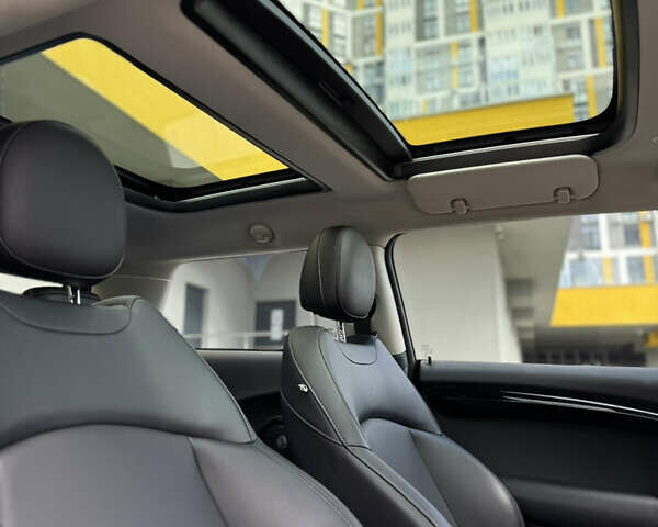 Червоний Міні Cooper, об'ємом двигуна 2 л та пробігом 98 тис. км за 16999 $, фото 21 на Automoto.ua