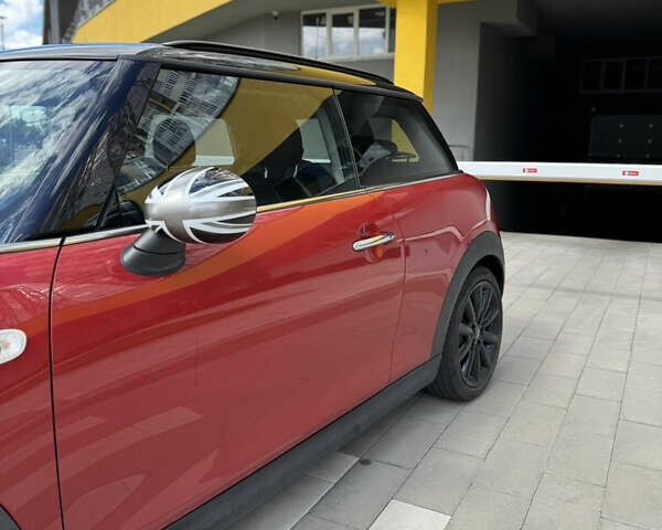 Червоний Міні Cooper, об'ємом двигуна 2 л та пробігом 98 тис. км за 16999 $, фото 4 на Automoto.ua