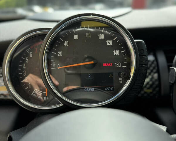 Червоний Міні Cooper, об'ємом двигуна 2 л та пробігом 98 тис. км за 16999 $, фото 26 на Automoto.ua