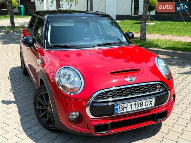 Червоний Міні Cooper, об'ємом двигуна 2 л та пробігом 106 тис. км за 8999 $, фото 1 на Automoto.ua