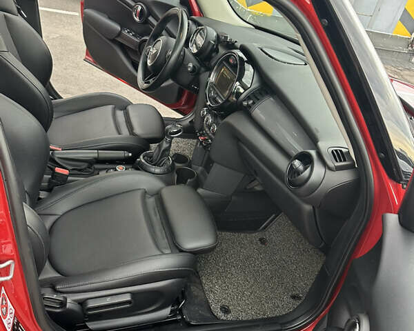 Червоний Міні Cooper, об'ємом двигуна 1.5 л та пробігом 57 тис. км за 16500 $, фото 5 на Automoto.ua