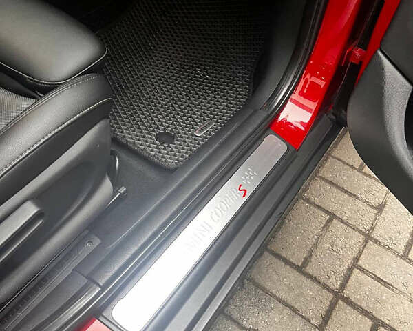 Червоний Міні Cooper, об'ємом двигуна 2 л та пробігом 165 тис. км за 19000 $, фото 31 на Automoto.ua