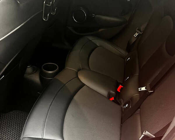 Червоний Міні Cooper, об'ємом двигуна 2 л та пробігом 165 тис. км за 19000 $, фото 18 на Automoto.ua