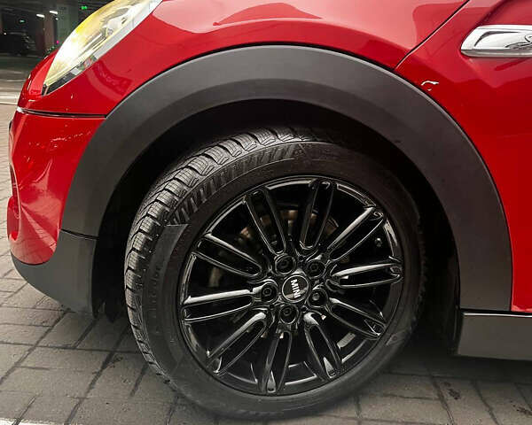 Червоний Міні Cooper, об'ємом двигуна 2 л та пробігом 165 тис. км за 19000 $, фото 42 на Automoto.ua