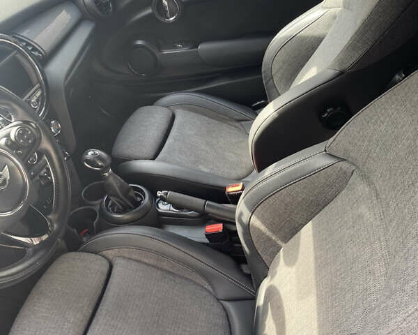 Червоний Міні Cooper, об'ємом двигуна 1.5 л та пробігом 108 тис. км за 16999 $, фото 15 на Automoto.ua