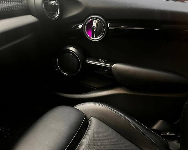 Червоний Міні Cooper, об'ємом двигуна 2 л та пробігом 165 тис. км за 19000 $, фото 16 на Automoto.ua