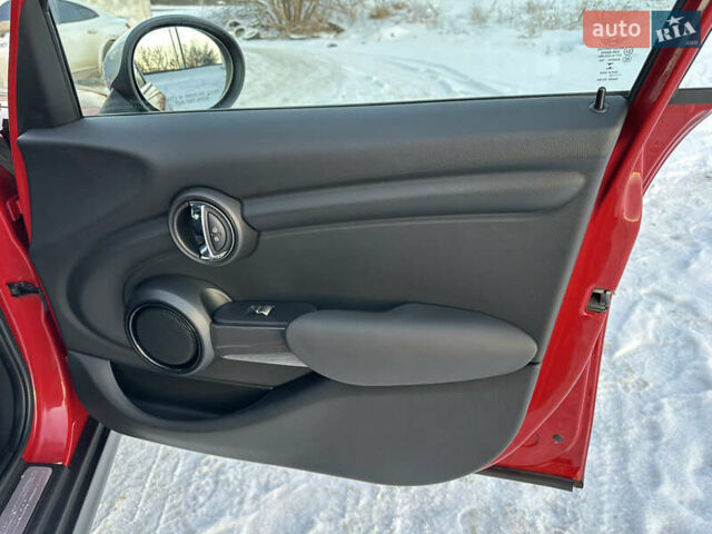 Червоний Міні Cooper, об'ємом двигуна 1.5 л та пробігом 76 тис. км за 14950 $, фото 27 на Automoto.ua
