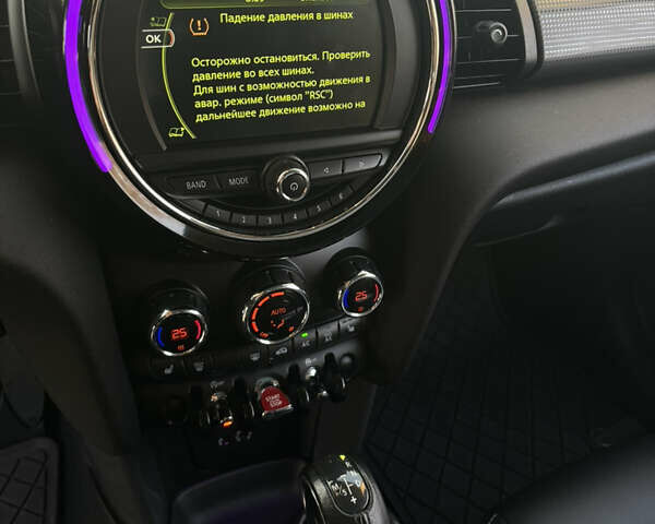 Червоний Міні Cooper, об'ємом двигуна 1.5 л та пробігом 79 тис. км за 14800 $, фото 6 на Automoto.ua