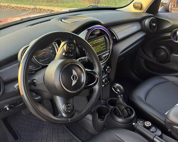 Червоний Міні Cooper, об'ємом двигуна 1.5 л та пробігом 79 тис. км за 14800 $, фото 10 на Automoto.ua