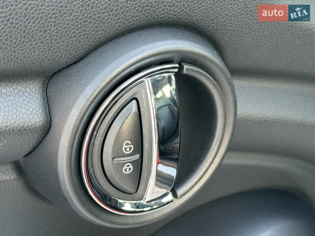 Червоний Міні Cooper, об'ємом двигуна 1.5 л та пробігом 76 тис. км за 14950 $, фото 31 на Automoto.ua