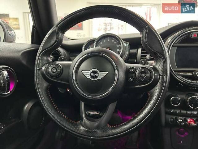 Червоний Міні Cooper, об'ємом двигуна 2 л та пробігом 105 тис. км за 17990 $, фото 26 на Automoto.ua