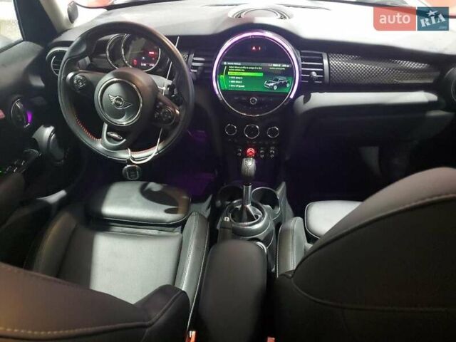 Червоний Міні Cooper, об'ємом двигуна 2 л та пробігом 50 тис. км за 2100 $, фото 7 на Automoto.ua