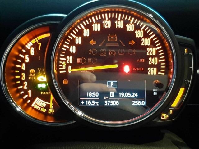 Красный Мини Купер, объемом двигателя 1.5 л и пробегом 37 тыс. км за 16000 $, фото 5 на Automoto.ua