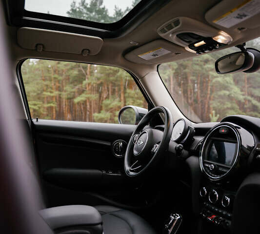 Червоний Міні Cooper, об'ємом двигуна 1.5 л та пробігом 45 тис. км за 17800 $, фото 12 на Automoto.ua