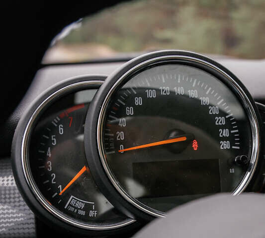 Червоний Міні Cooper, об'ємом двигуна 1.5 л та пробігом 45 тис. км за 17800 $, фото 30 на Automoto.ua