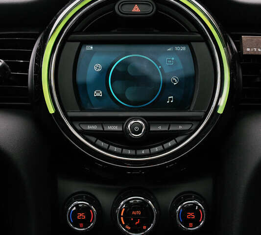 Червоний Міні Cooper, об'ємом двигуна 1.5 л та пробігом 45 тис. км за 17800 $, фото 24 на Automoto.ua