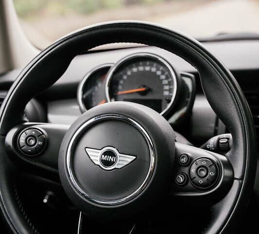 Червоний Міні Cooper, об'ємом двигуна 1.5 л та пробігом 45 тис. км за 17800 $, фото 25 на Automoto.ua