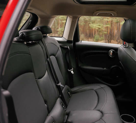 Червоний Міні Cooper, об'ємом двигуна 1.5 л та пробігом 45 тис. км за 17800 $, фото 1 на Automoto.ua