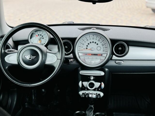 Красный Мини Купер, объемом двигателя 1.4 л и пробегом 1 тыс. км за 5499 $, фото 8 на Automoto.ua