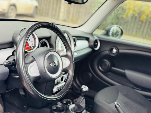 Красный Мини Купер, объемом двигателя 1.4 л и пробегом 1 тыс. км за 5499 $, фото 7 на Automoto.ua