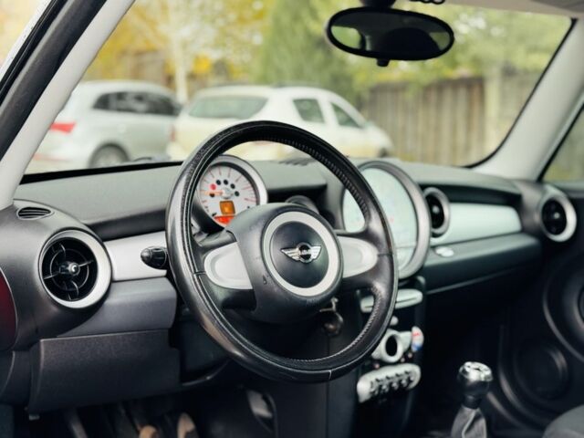 Красный Мини Купер, объемом двигателя 1.4 л и пробегом 1 тыс. км за 5499 $, фото 6 на Automoto.ua