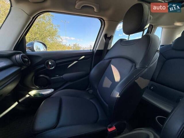 Мини Купер, объемом двигателя 1.5 л и пробегом 110 тыс. км за 16000 $, фото 3 на Automoto.ua