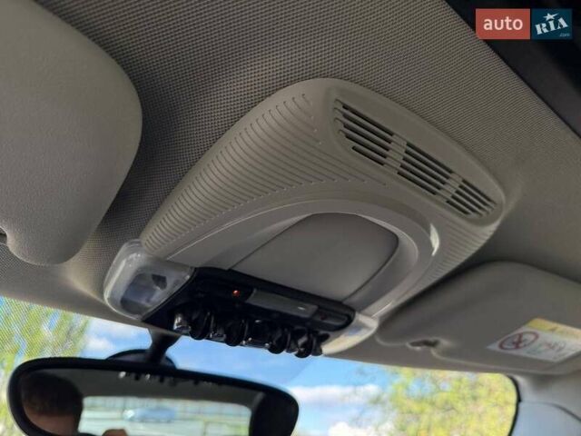 Мини Купер, объемом двигателя 1.5 л и пробегом 110 тыс. км за 16000 $, фото 2 на Automoto.ua