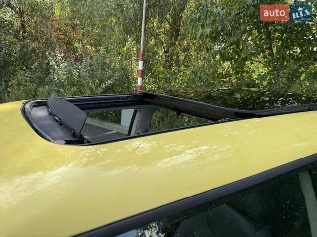 Жовтий Міні Cooper, об'ємом двигуна 1.6 л та пробігом 208 тис. км за 3950 $, фото 3 на Automoto.ua