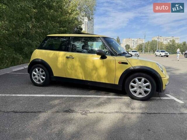Жовтий Міні Cooper, об'ємом двигуна 1.6 л та пробігом 208 тис. км за 3950 $, фото 21 на Automoto.ua