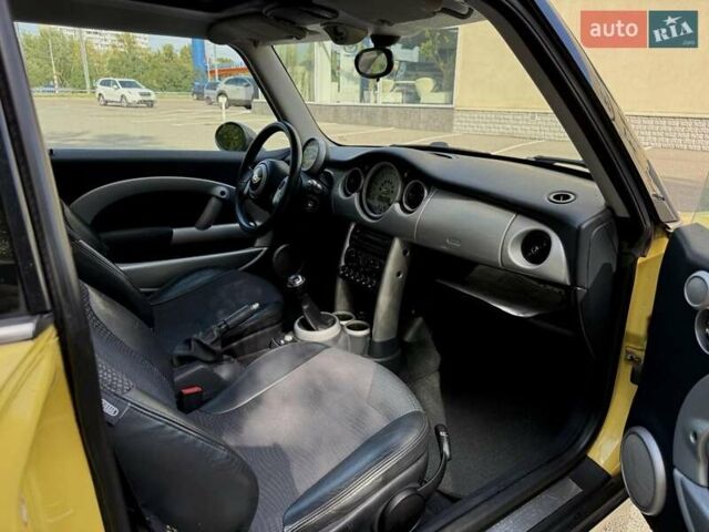 Жовтий Міні Cooper, об'ємом двигуна 1.6 л та пробігом 208 тис. км за 3950 $, фото 14 на Automoto.ua