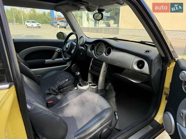 Жовтий Міні Cooper, об'ємом двигуна 1.6 л та пробігом 208 тис. км за 3950 $, фото 13 на Automoto.ua