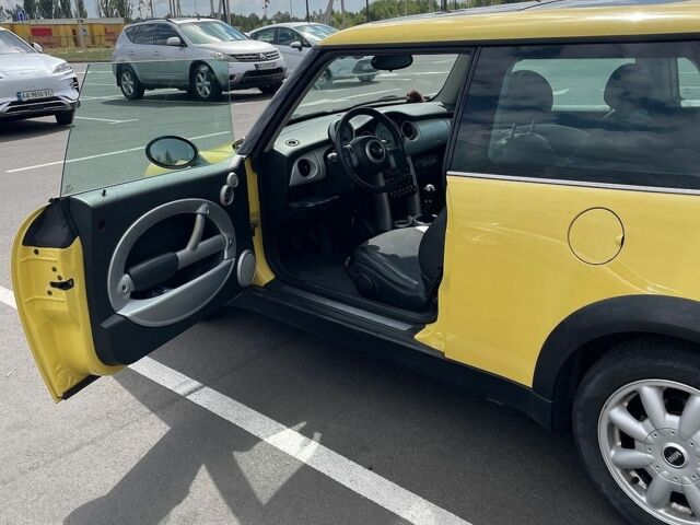 Жовтий Міні Cooper, об'ємом двигуна 1.6 л та пробігом 212 тис. км за 4000 $, фото 5 на Automoto.ua