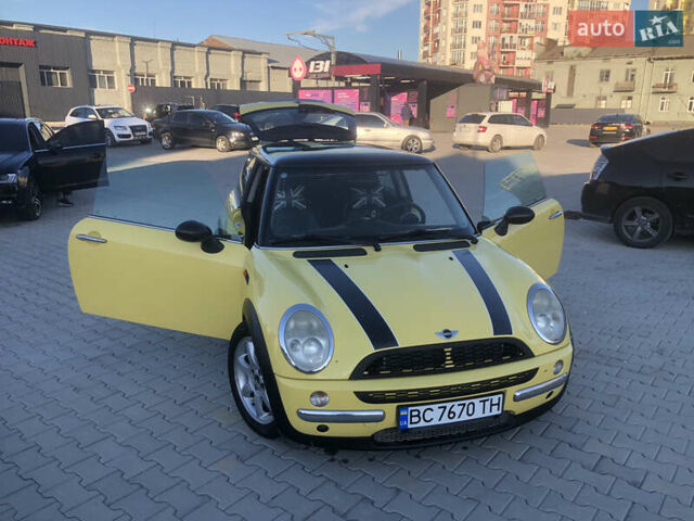 Желтый Мини Купер, объемом двигателя 1.6 л и пробегом 198 тыс. км за 4900 $, фото 7 на Automoto.ua