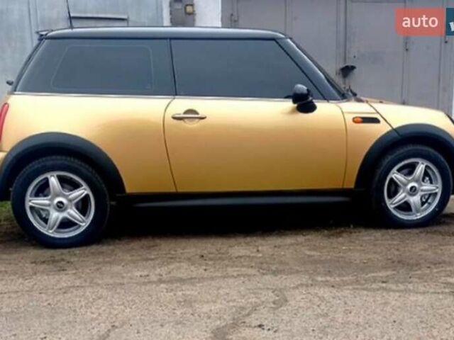 Желтый Мини Купер, объемом двигателя 1.6 л и пробегом 189 тыс. км за 4500 $, фото 2 на Automoto.ua