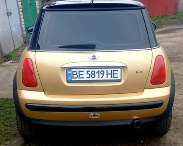 Желтый Мини Купер, объемом двигателя 1.6 л и пробегом 189 тыс. км за 4500 $, фото 5 на Automoto.ua