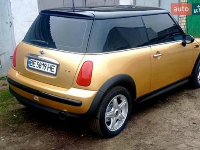 Желтый Мини Купер, объемом двигателя 1.6 л и пробегом 189 тыс. км за 4500 $, фото 3 на Automoto.ua