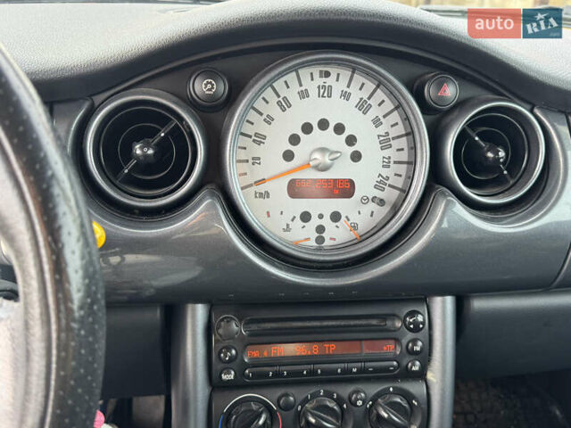 Жовтий Міні Cooper, об'ємом двигуна 1.6 л та пробігом 253 тис. км за 4200 $, фото 4 на Automoto.ua