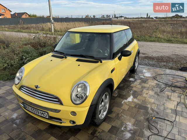 Жовтий Міні Cooper, об'ємом двигуна 1.6 л та пробігом 253 тис. км за 4200 $, фото 7 на Automoto.ua