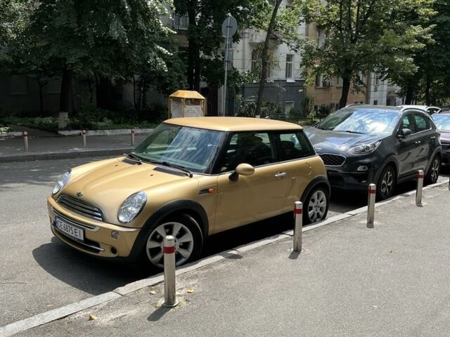 Желтый Мини Купер, объемом двигателя 1.6 л и пробегом 233 тыс. км за 5000 $, фото 4 на Automoto.ua