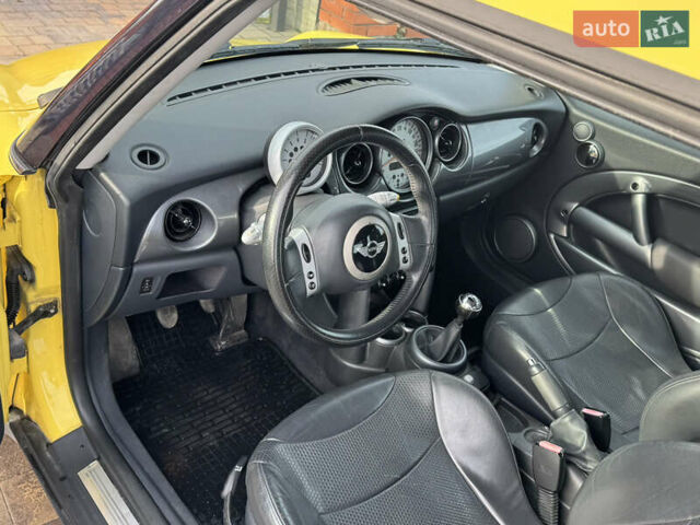 Жовтий Міні Cooper, об'ємом двигуна 1.6 л та пробігом 253 тис. км за 4200 $, фото 5 на Automoto.ua