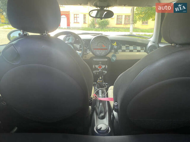 Жовтий Міні Cooper, об'ємом двигуна 1.6 л та пробігом 236 тис. км за 5300 $, фото 8 на Automoto.ua