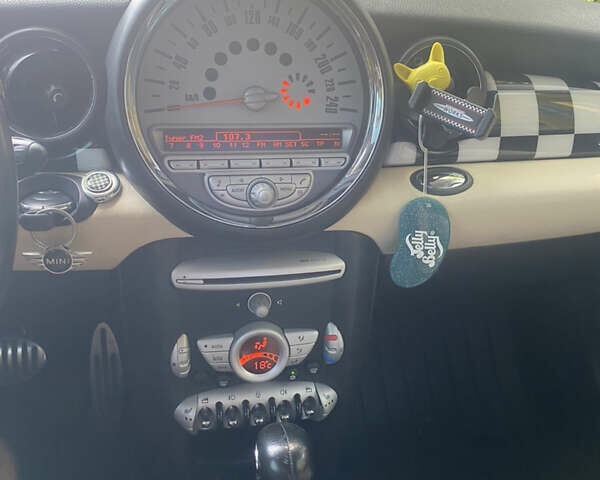 Жовтий Міні Cooper, об'ємом двигуна 1.6 л та пробігом 236 тис. км за 5300 $, фото 13 на Automoto.ua