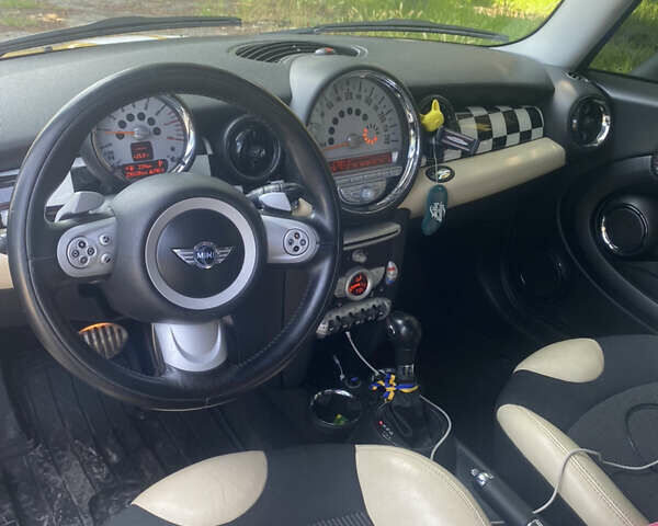 Жовтий Міні Cooper, об'ємом двигуна 1.6 л та пробігом 236 тис. км за 5300 $, фото 10 на Automoto.ua