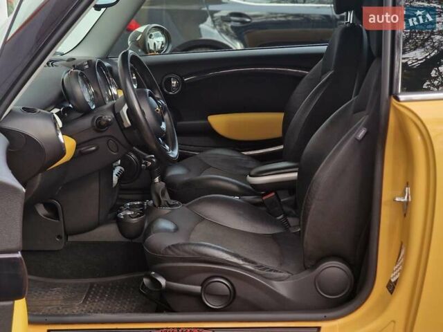Желтый Мини Купер, объемом двигателя 1.6 л и пробегом 201 тыс. км за 6990 $, фото 42 на Automoto.ua
